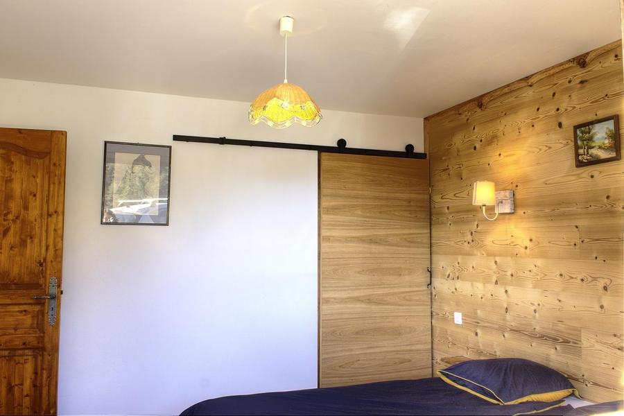 Gîte L'Oustal n°2-Chambre-Auron-Gîtes de France Alpes-Maritimes 