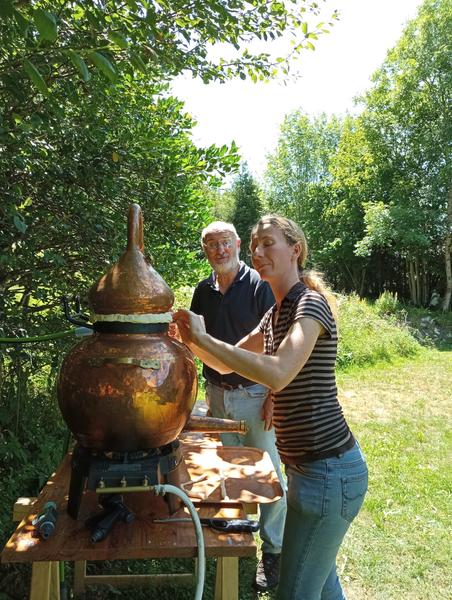 Atelier Découverte de la Distillation (hydrolats et huiles essentielles)_Habère-Poche Atelier Découverte de la Distillation (hydrolats et huiles essentielles)_Habère-Poche
