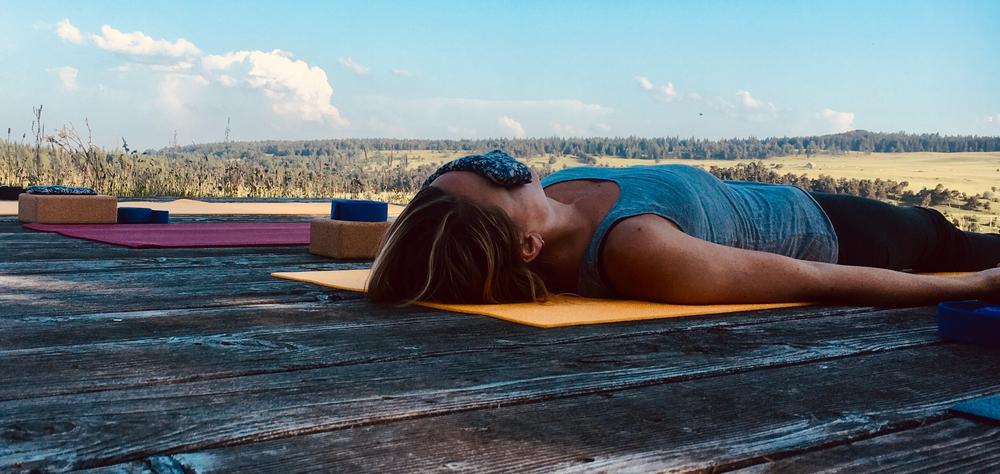 Sortie yoga rando au coucher du soleil - Lac du Pêcher