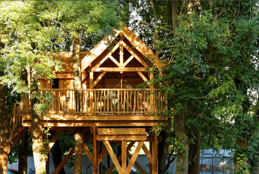 Cabane perchu00e9e - Maisse