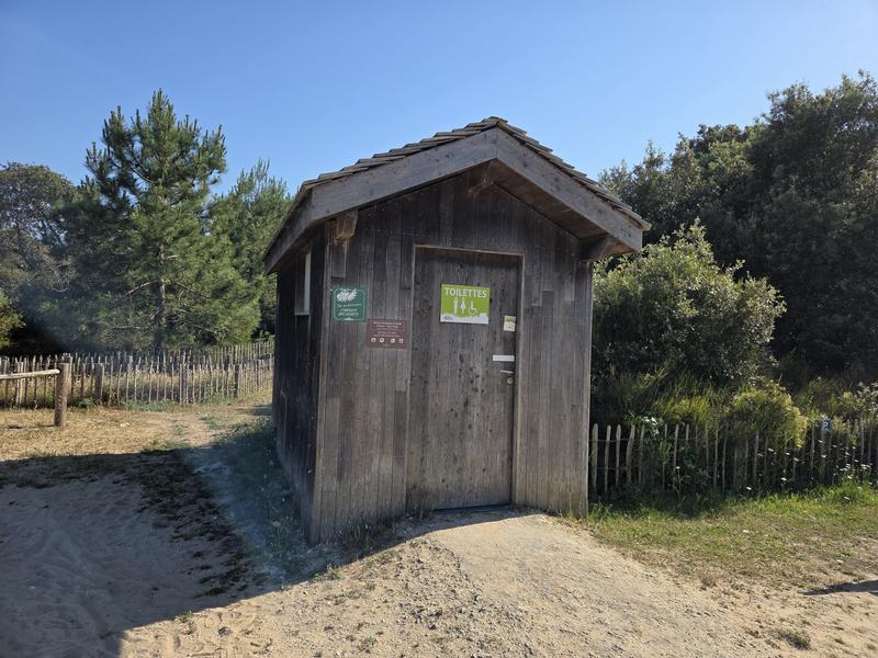 Toilettes Publiques - Plage des Saumonards