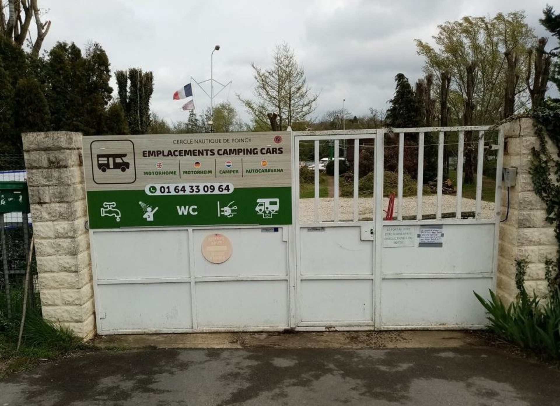 Aire de Camping-car Poincy