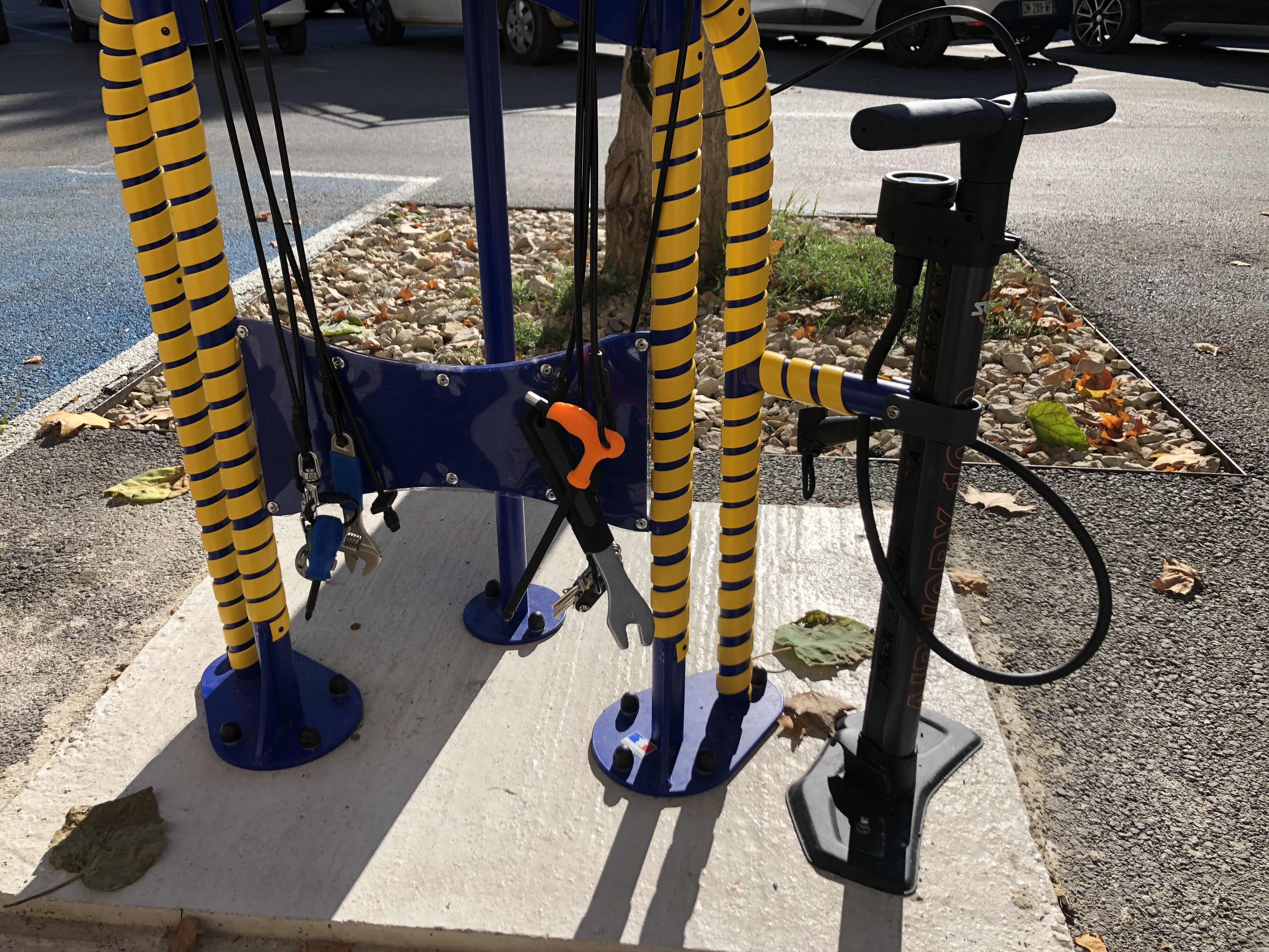 Station de réparation pour vélos, trottinettes et skate-boards, Lambesc - photo 5