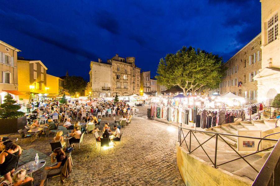 Marché nocturne : Les artisanales dAubenas_Aubenas