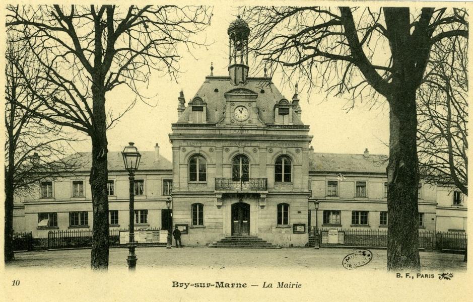 Carte postale ancienne de la mairie de Bry-sur-Marne, vue sur la façade 