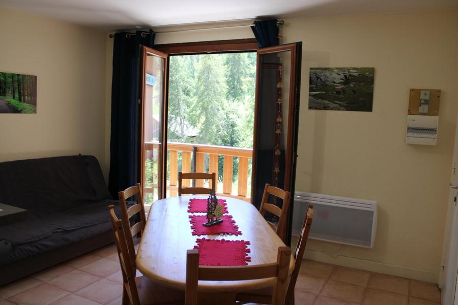 Gîte Les Faons-Séjour-Roubion Les Buisses-Gîtes de France des Alpes-Maritimes