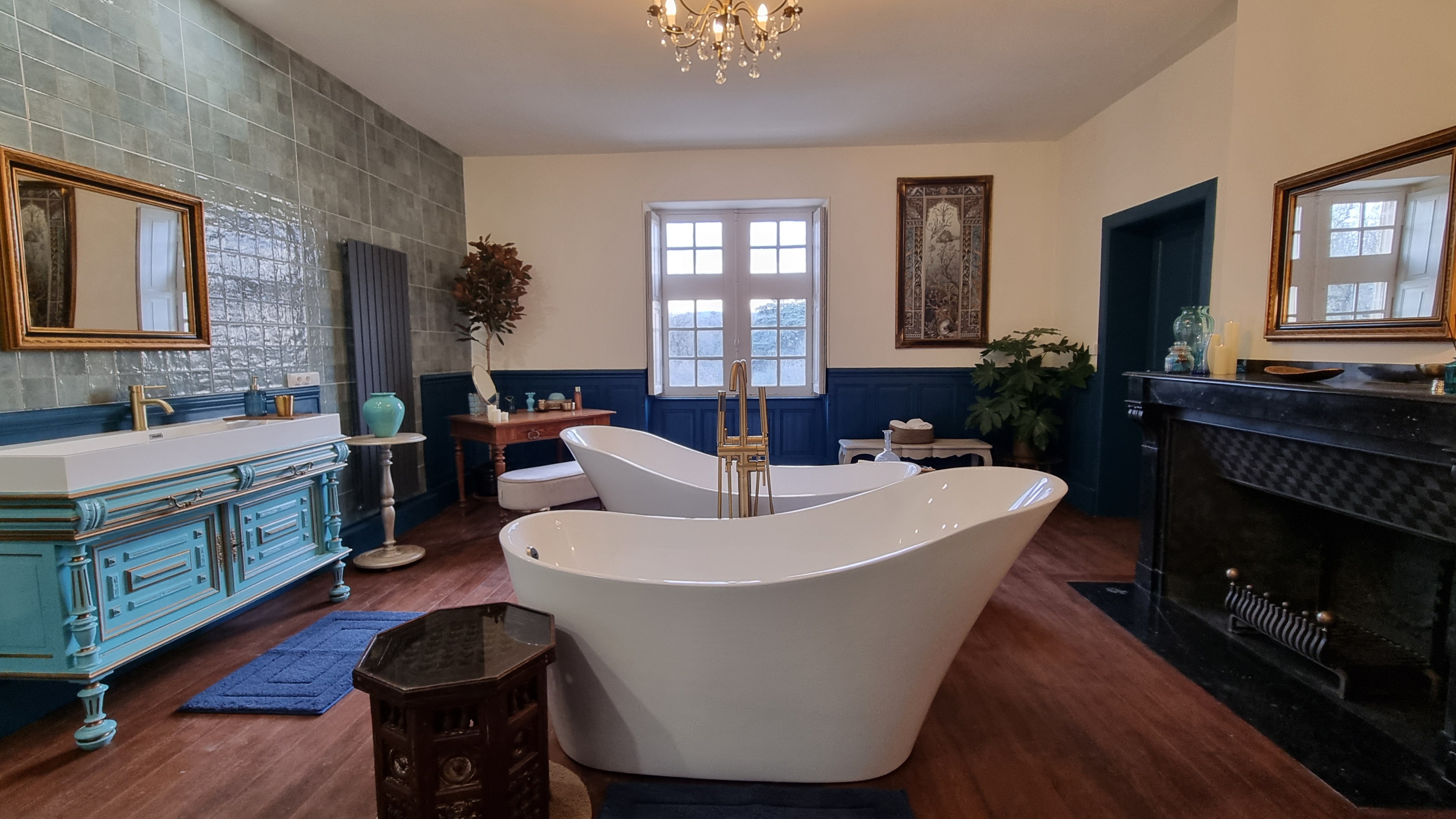 50.parcsuite bathroom window