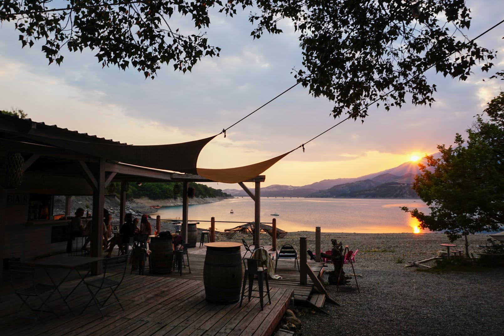 Bar de la plage / Ski et Bouées