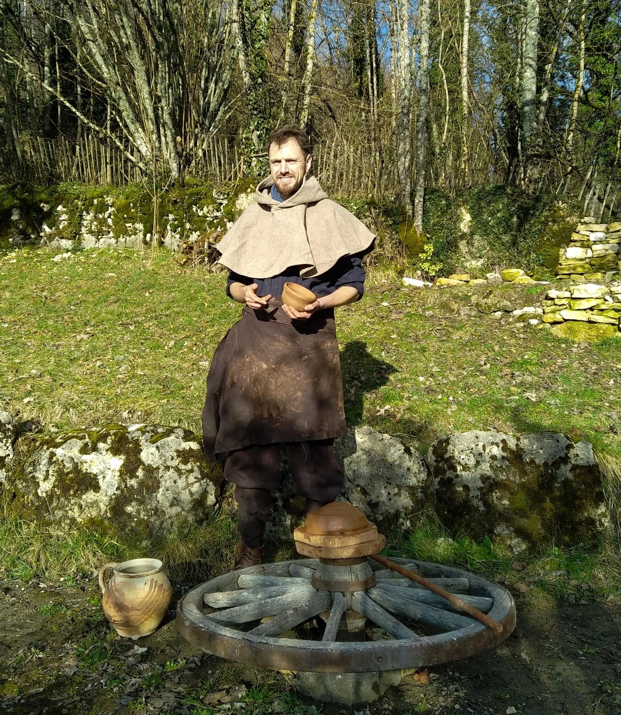 Atelier : "Du modelage à la cuisson, comment était façonnée la céramique au Moy…