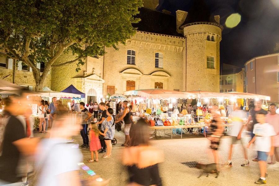 Marché nocturne : Les artisanales dAubenas_Aubenas