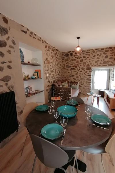 Coin repas du gîte Chante Duc aux Gîtes de Sylilanse à St Pons