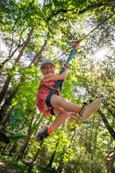 Accrobranche activité enfant Ardèche et Gard