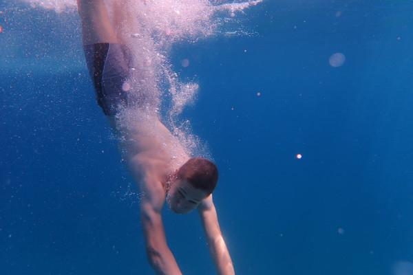 Catamaran dans la baie de Marseille. Départ l'Estaque