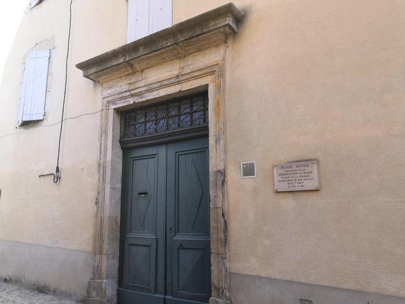 Thueyts - porte du couvent Marie Rivier ©sourcesetvolcans