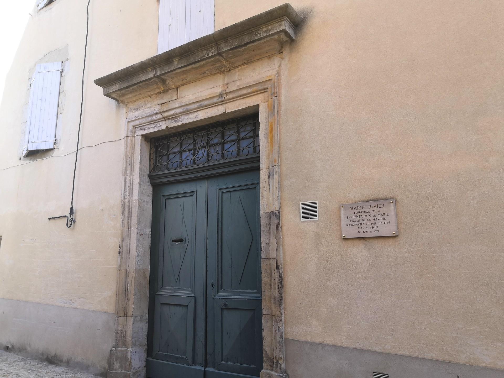 Thueyts - porte du couvent Marie Rivier ©sourcesetvolcans