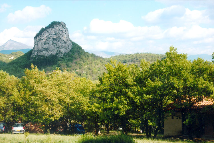 Vue sur le Roc de Saoû