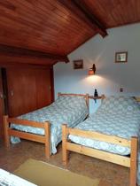 chambre à coucher deux lits simples