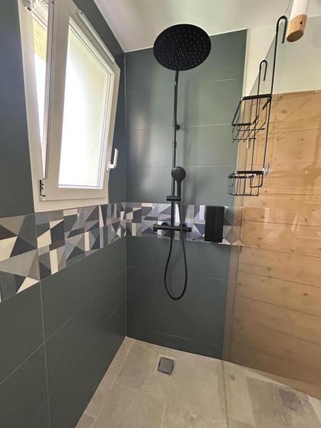 Gite de Bellet-Salle d'eau-1er niveau-Gîtes de France Alpes-Maritimes