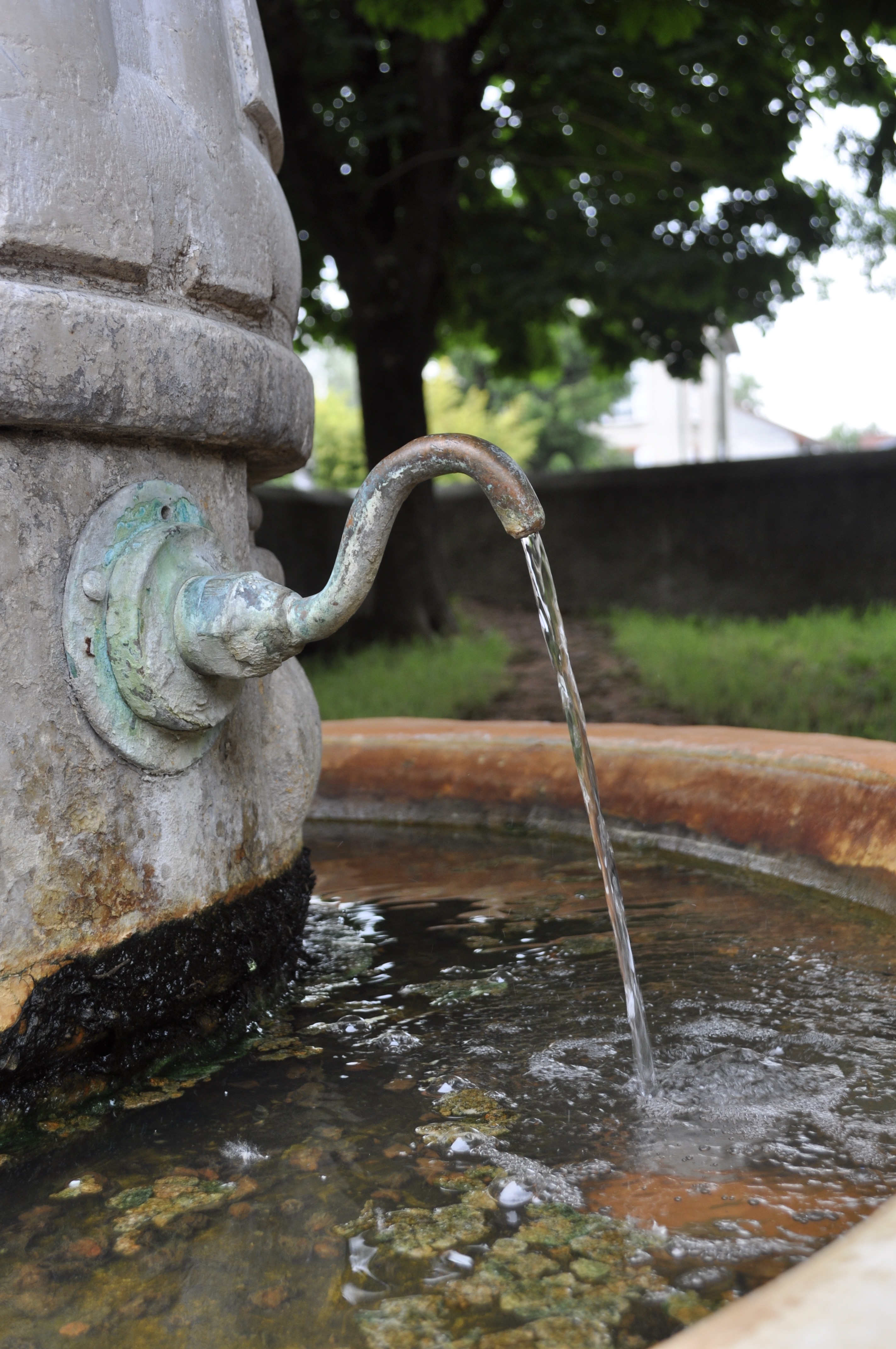 Fontaine source Mesdames XIXe siècle