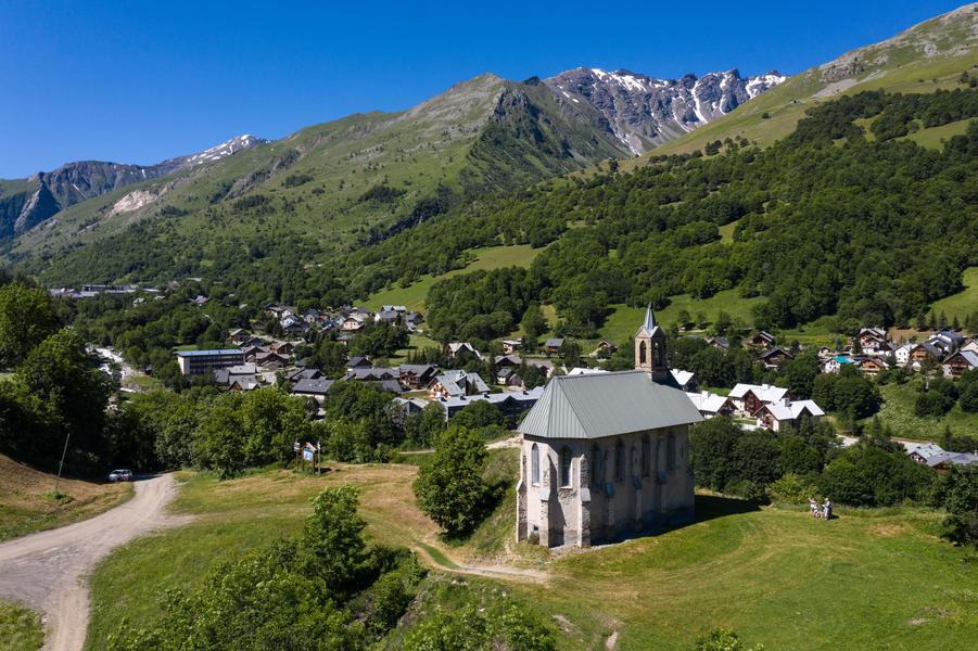 Chapelle et Rocher Saint-Pierre en montant par le parcours santé - Itinéraire de randonnée pédestre_Valloire