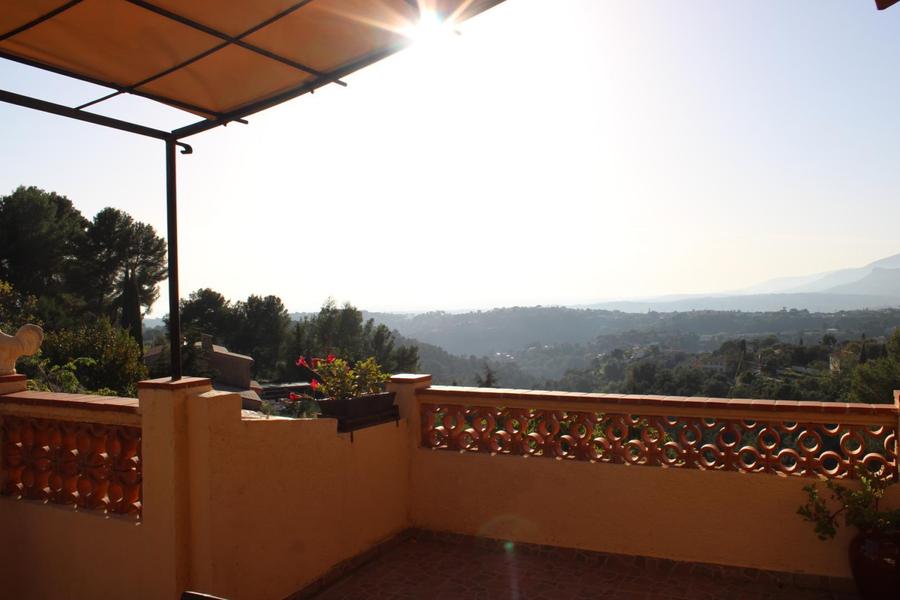 Gîte La Rieissa-Vue depuis la TERRASSE-Colomars-Gîtes de France des Alpes-Maritimes