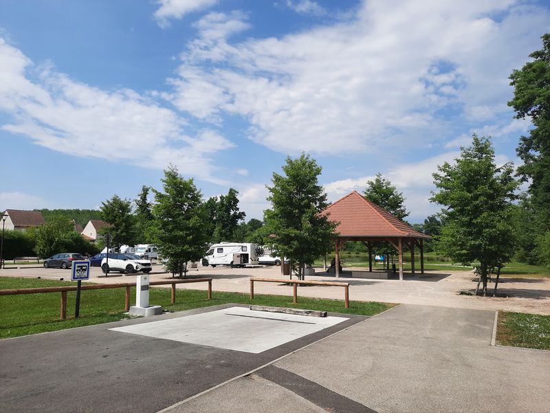 Tables de pique-nique - Aire de stationnement camping-car