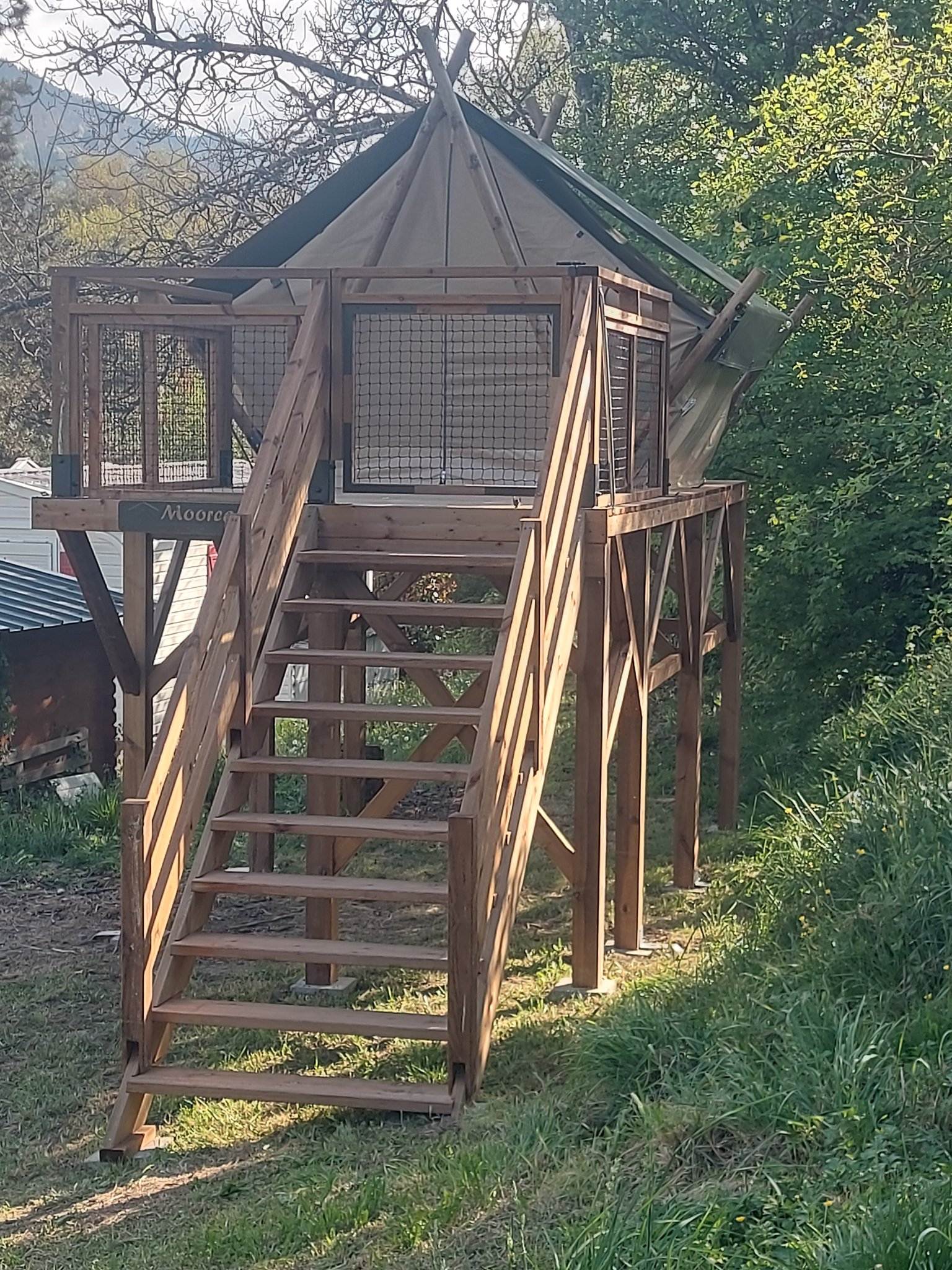 Camping Clair Matin - Tente perchée_Allevard