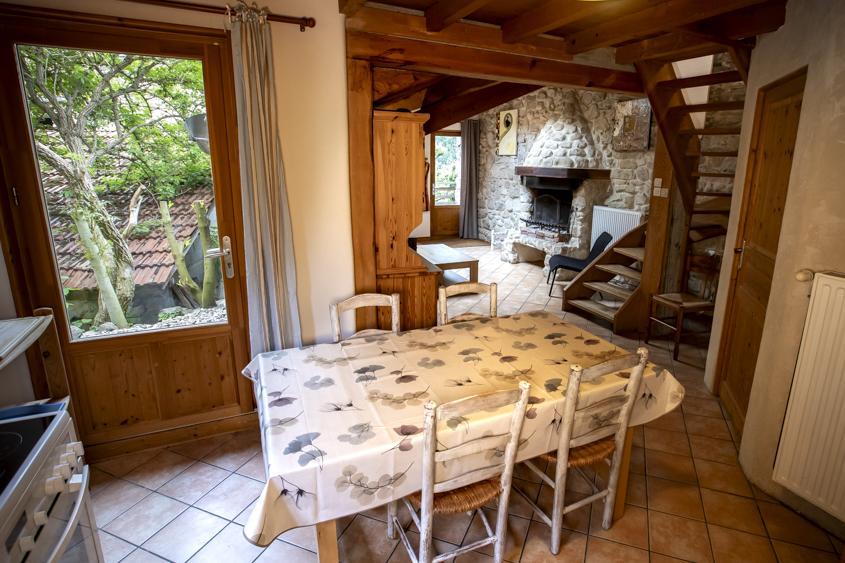 La pièce de vie vue depuis la cuisine