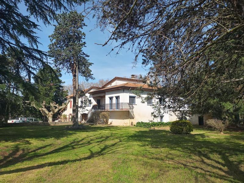 Jardin clos, privatif au gîte, arboré, 1000m²