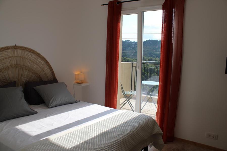 Gite de Bellet-Chambre lit 2 pers-1er niveau-Gîtes de France Alpes-Maritimes