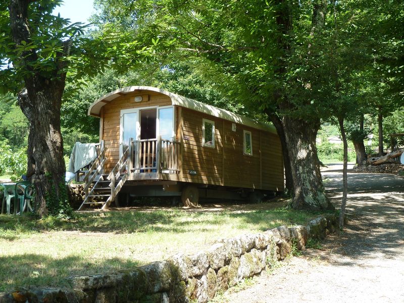 Roulotte au camping les Cruses