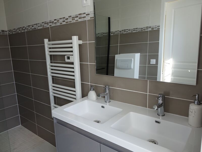Double sink and heated towel rail