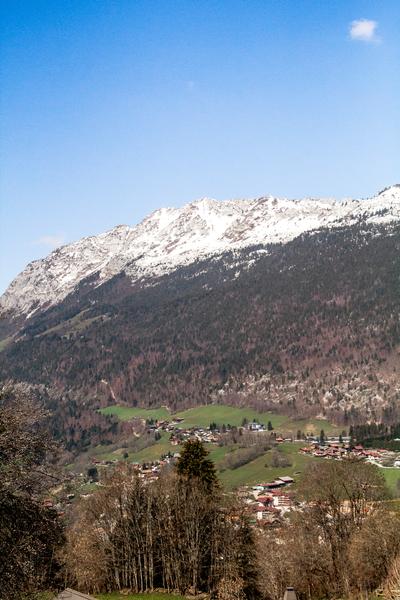 Vue sur le village depuis la montée du Bélier