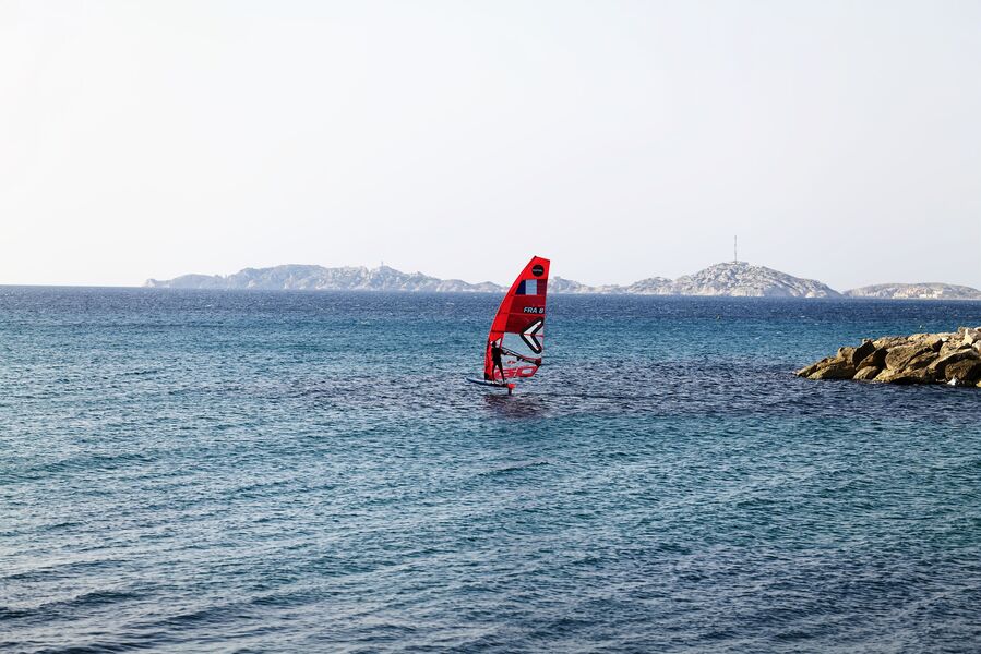 Surf au large de Marseille