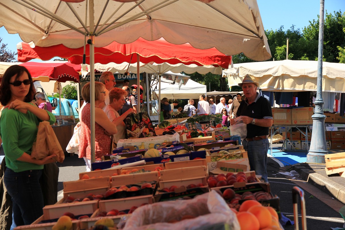 Marché de Vic sur Cère