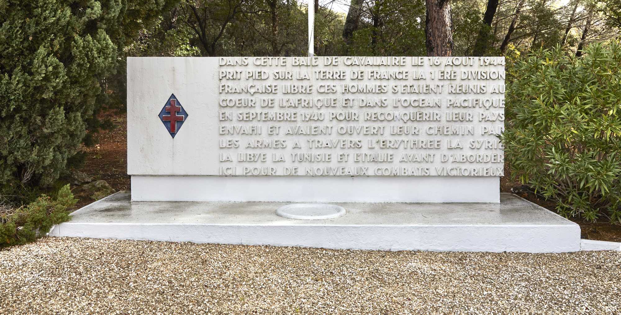 Stèle en l'honneur des armées qui ont libéré la Croix-Valmer