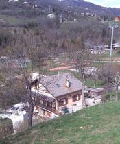 maison lumineuse, espace dégagé, jardin, parking, parc de loisirs