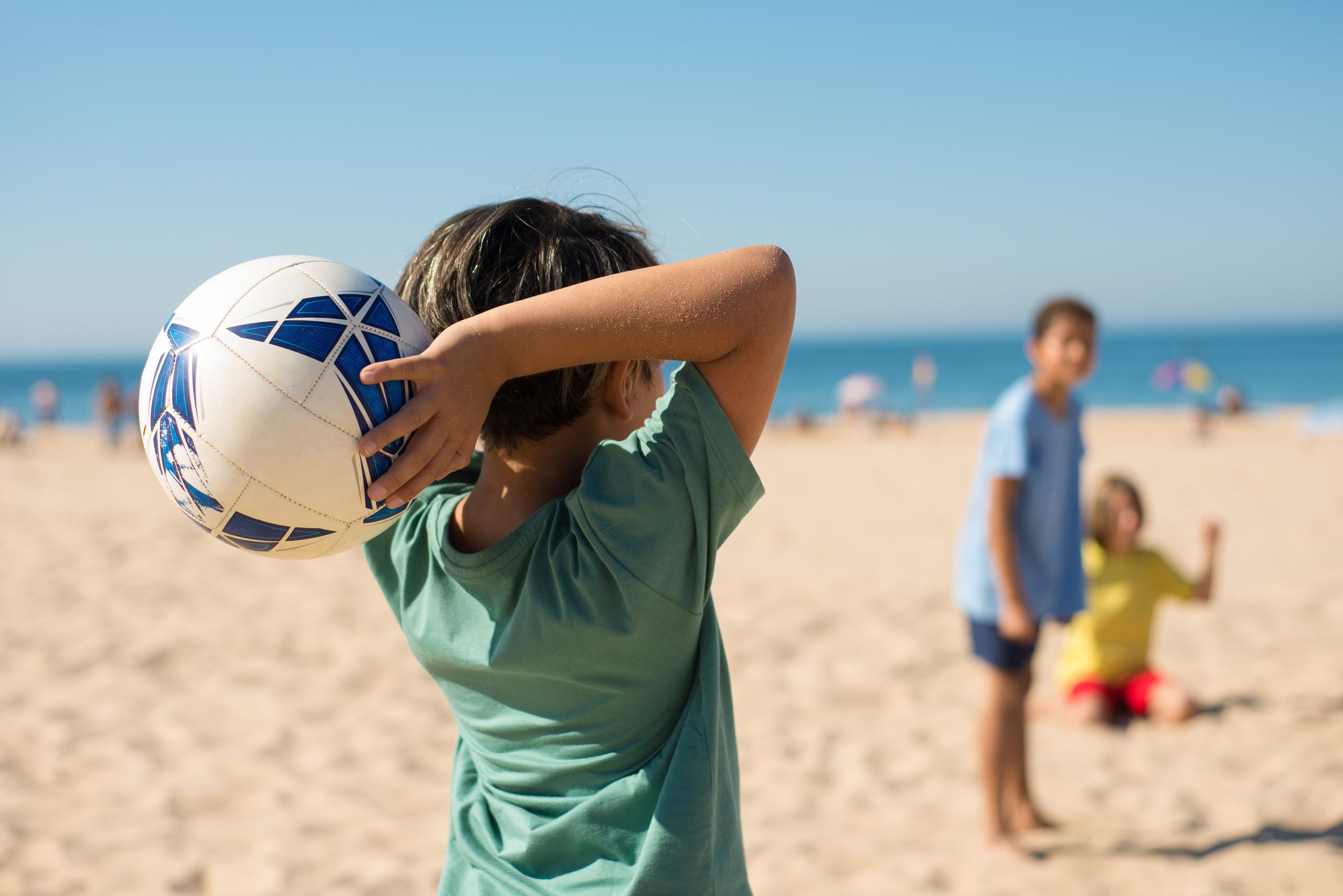 Sport à la plage en famille