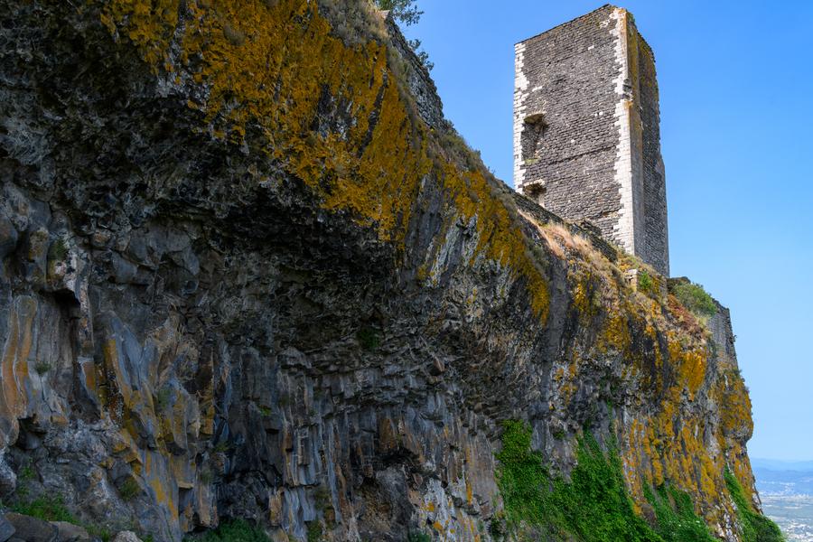 Tour et ruines du château de La Roche_Mirabel