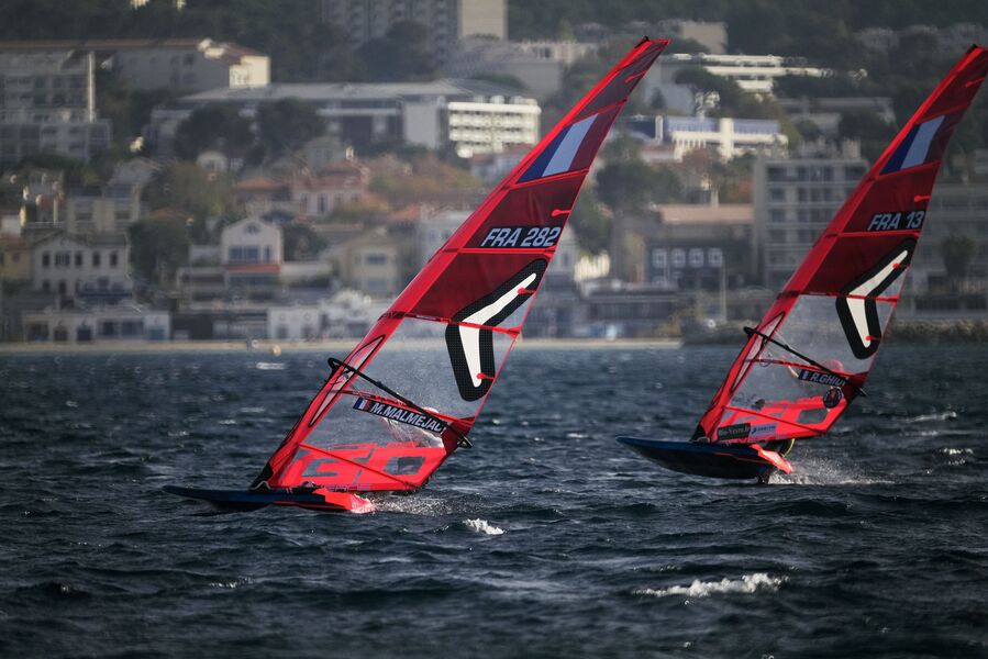 Surf au large de Marseille