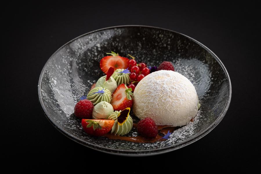 Une assiette avec un "dôme meringué".
