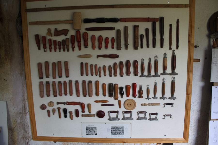 Panoplie des manches fabriqués dans ce lieu