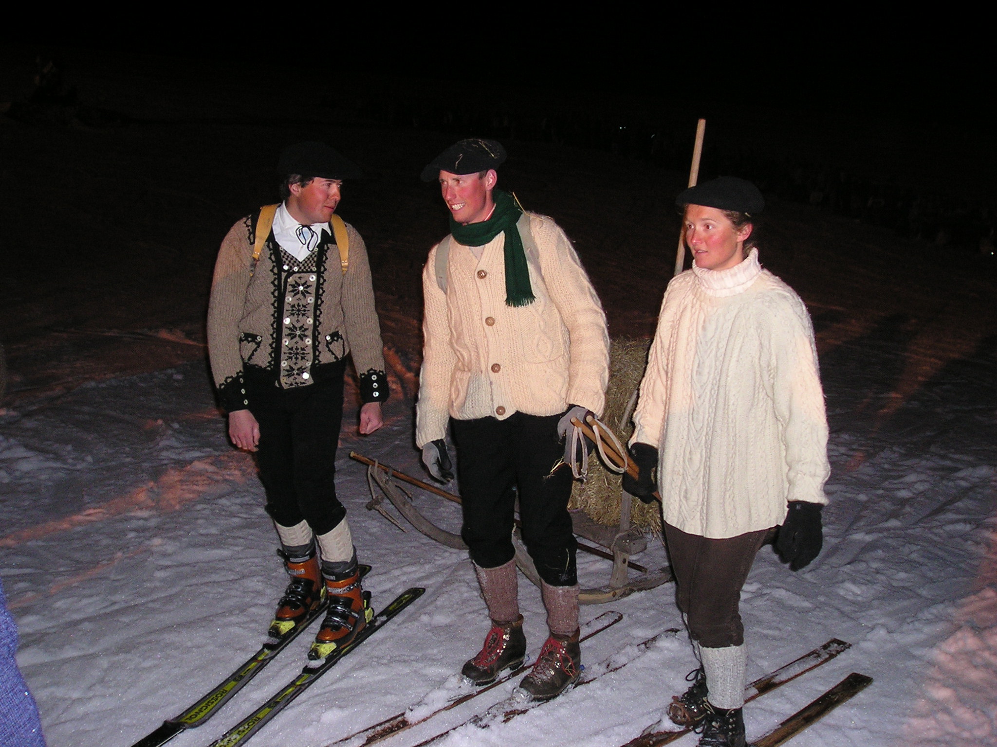 « Les moniteurs font leur show » suivi de la descente aux flambeaux des moniteurs et monitrices de l’ESF.