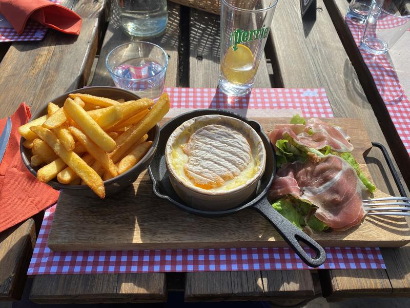 Plat chaud à l'Auberge du Chaussy