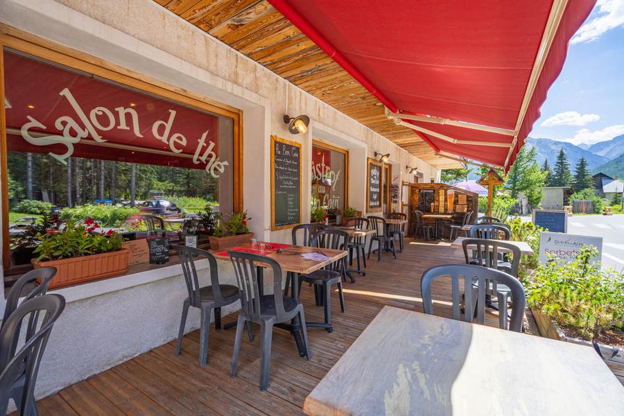 Terrasse côté rue - © Florent kolendjian