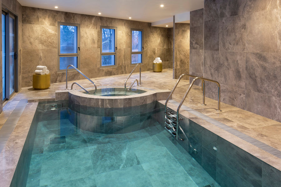 Piscine intérieure du Spa