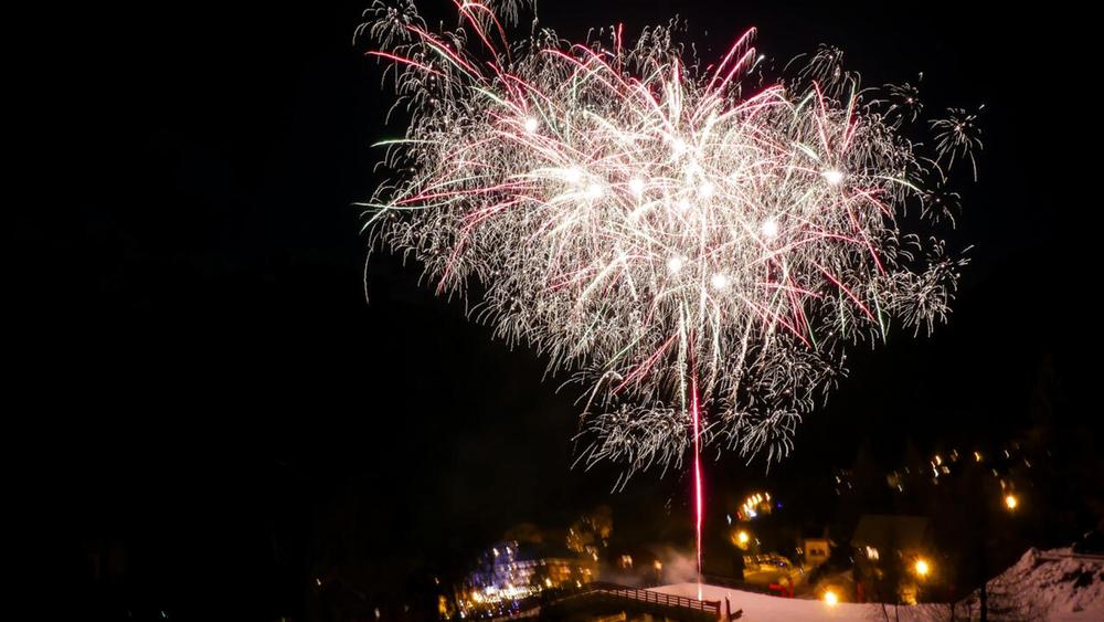 Image feu_d-artifice_-_valfrejus_-_03.23_c_b.thomas_ot_hmv_3.jpeg_low-1920x1080