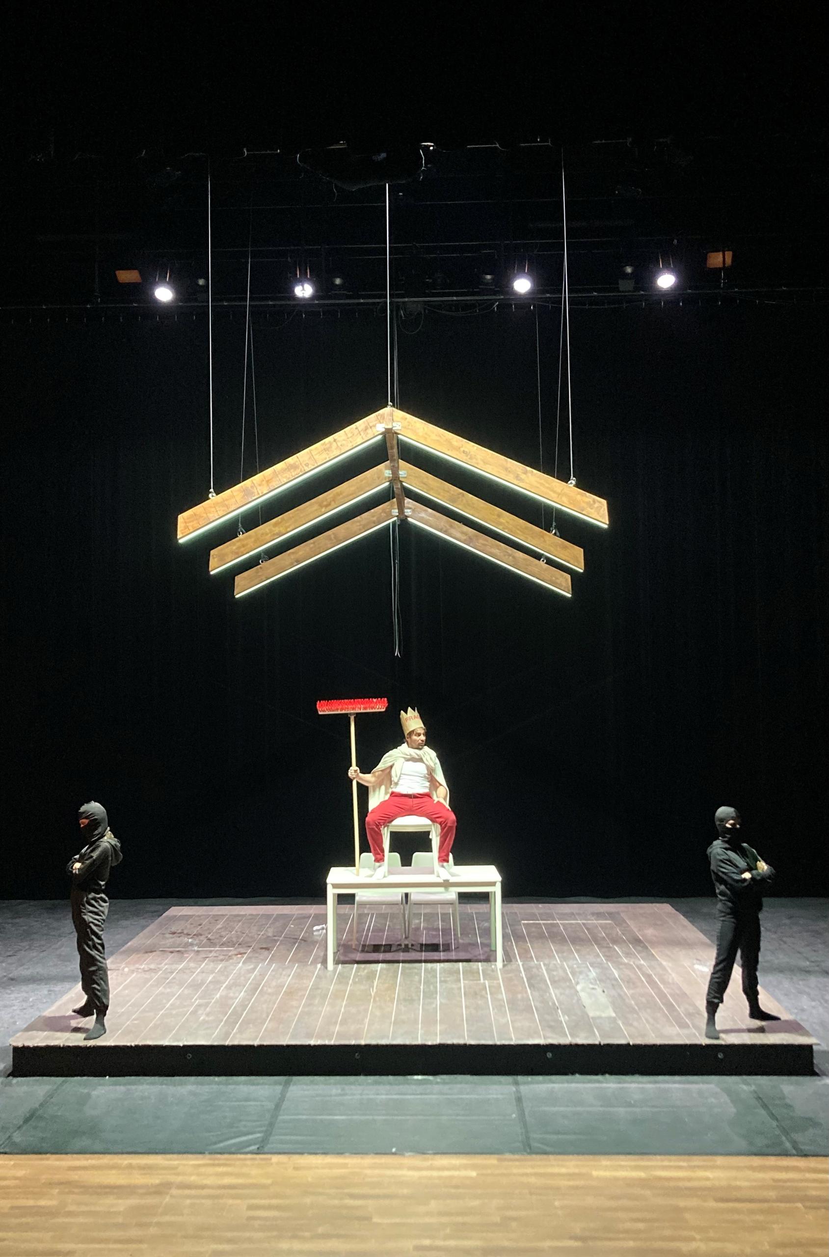 [THÉÂTRE] En dessous de vos corps je trouverai ce qui est immense et qui ne s'arrête pas