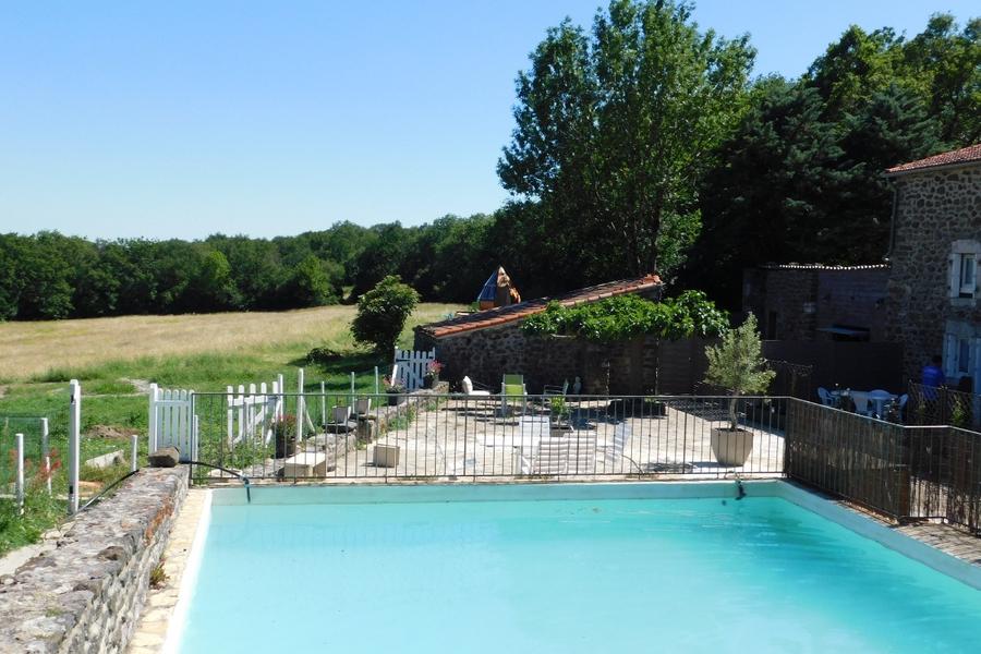 Piscine commune - Sylilanse - Gîte Chante Mûre à St Pons