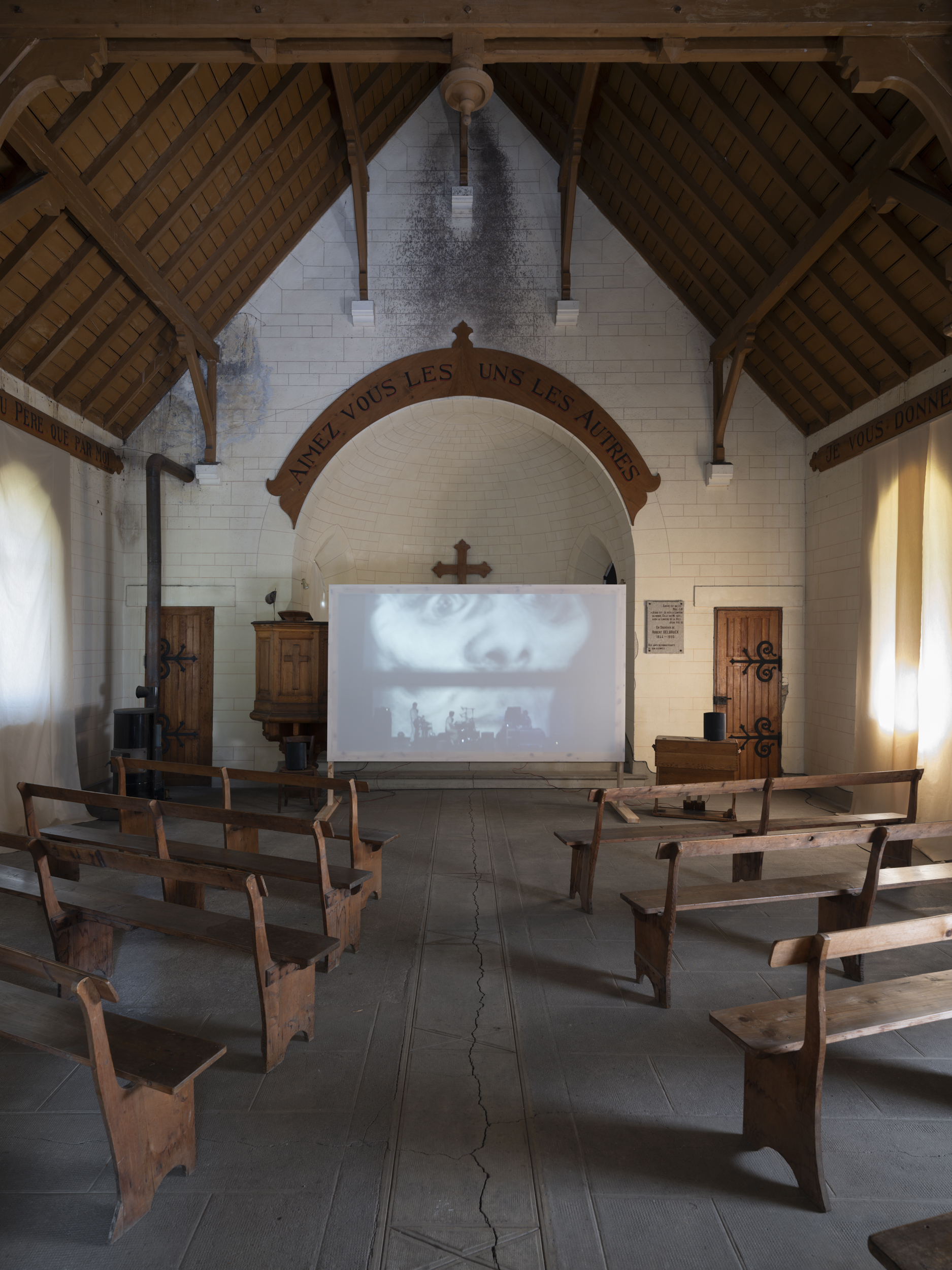 Projection du film Psychopompe de Camille Henrot - Biennale Artocène